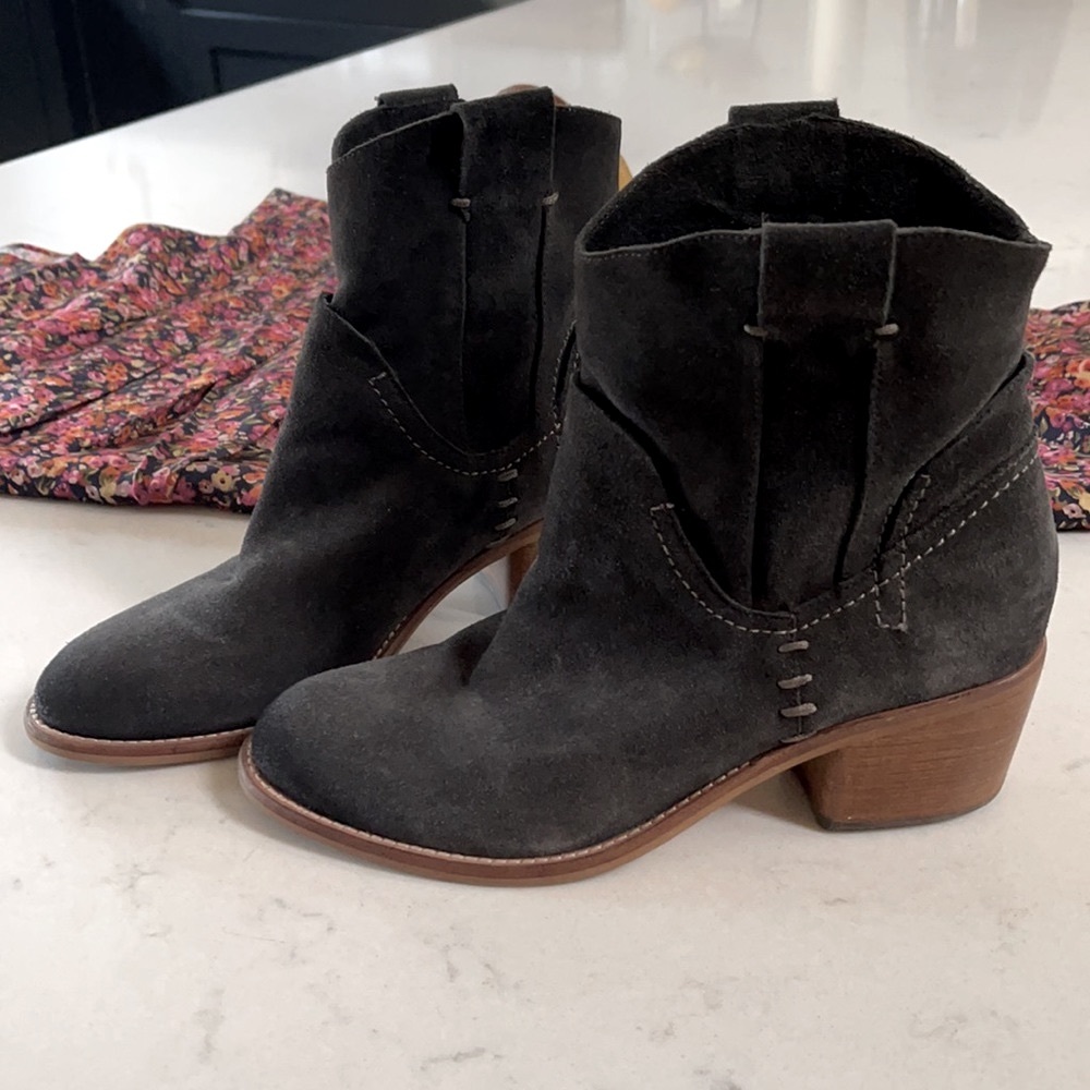 Dolce Vita Graham Suede Western Booties in Anthracite Gray